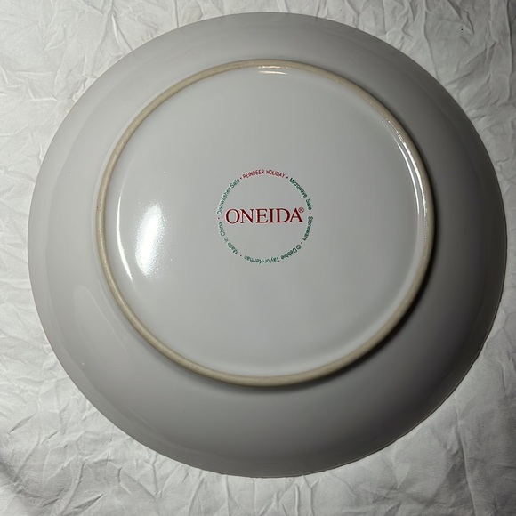 Reindeer Holiday Oneida plates (set of 4) with box. - Picture 8 of 9